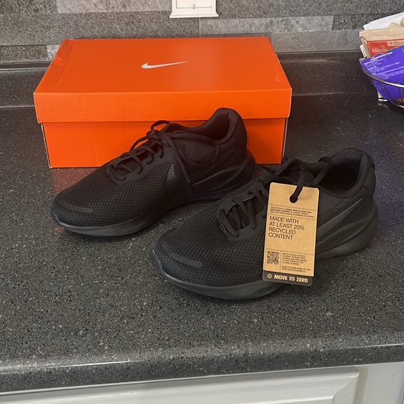Nike Revolution 7 - Mens Size 8 W - Womens Size 9.5 W -Black - Picture 4 of 5